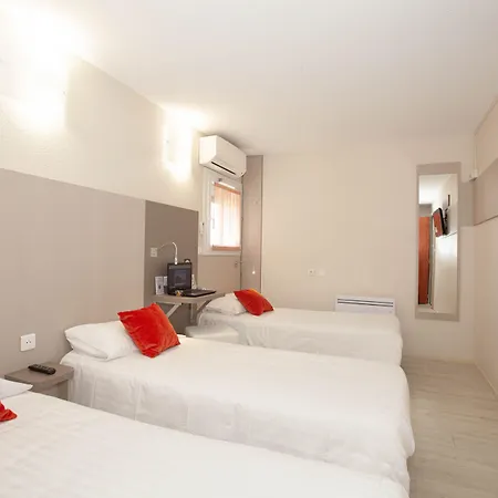 Hotel Lyon - Priest