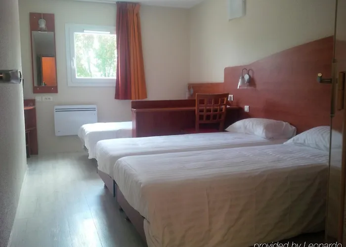 Hotel Lyon - Priest